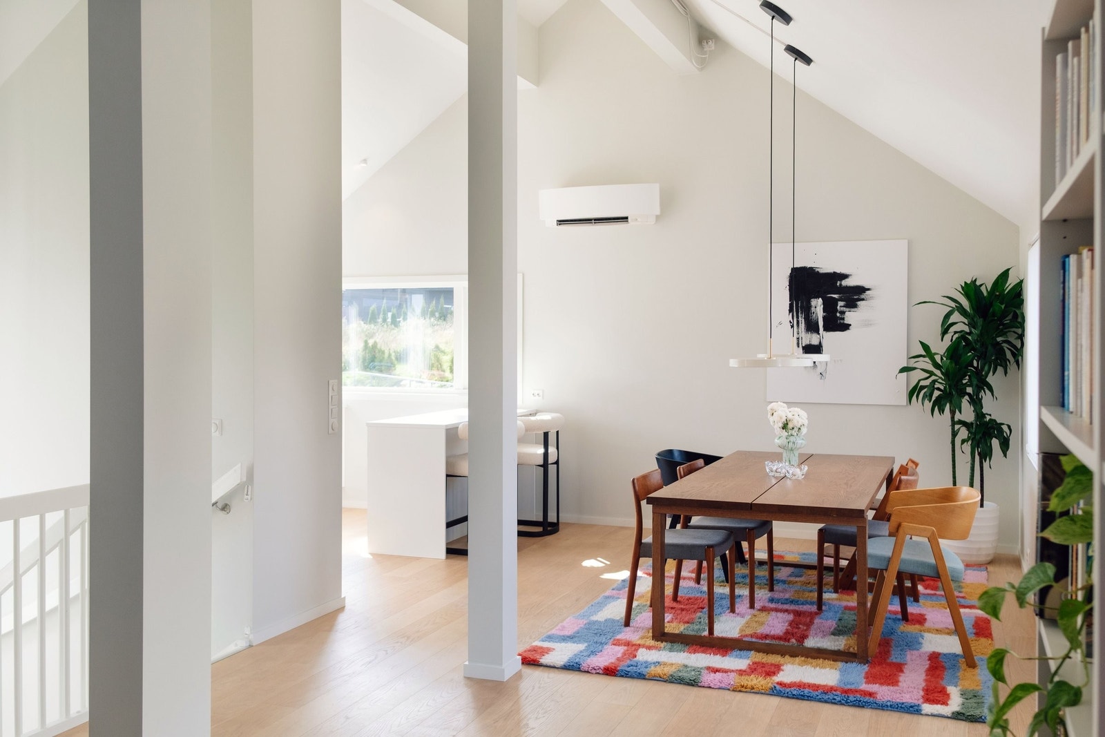 Åpen løsning mellom kjøkken og spisestue. Galleribilde