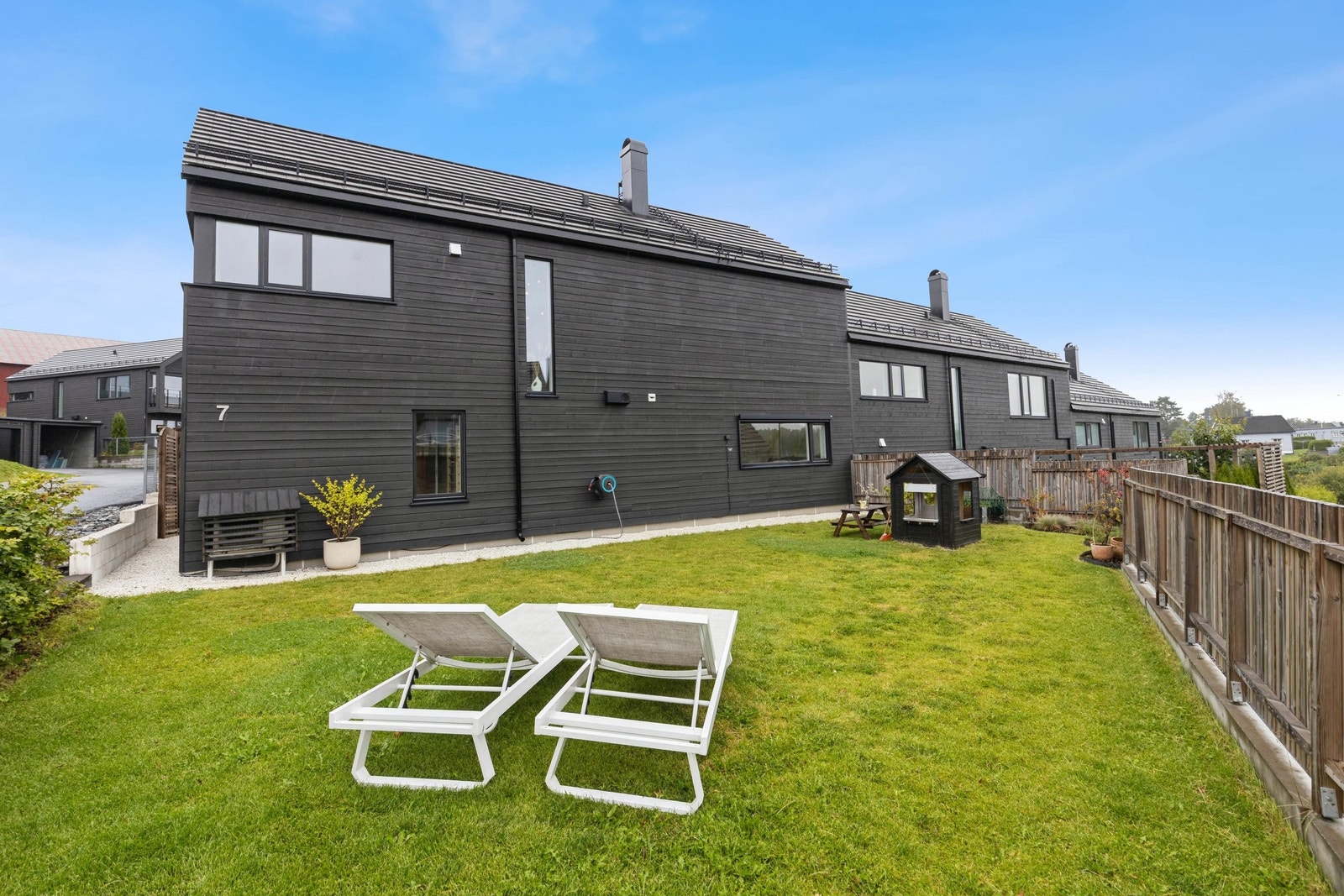 Gresshagen ble bygget ut i 2021. Her er det rikelig med plass til mer planter og grønt, møblering eller aktivitet for hele familien. Galleribilde