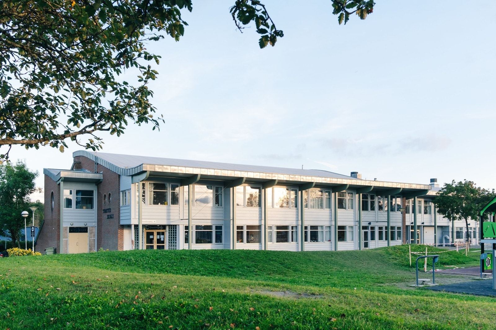 Gangavstand til Tomter Skole (Ca. 5 min gangavstand) Galleribilde