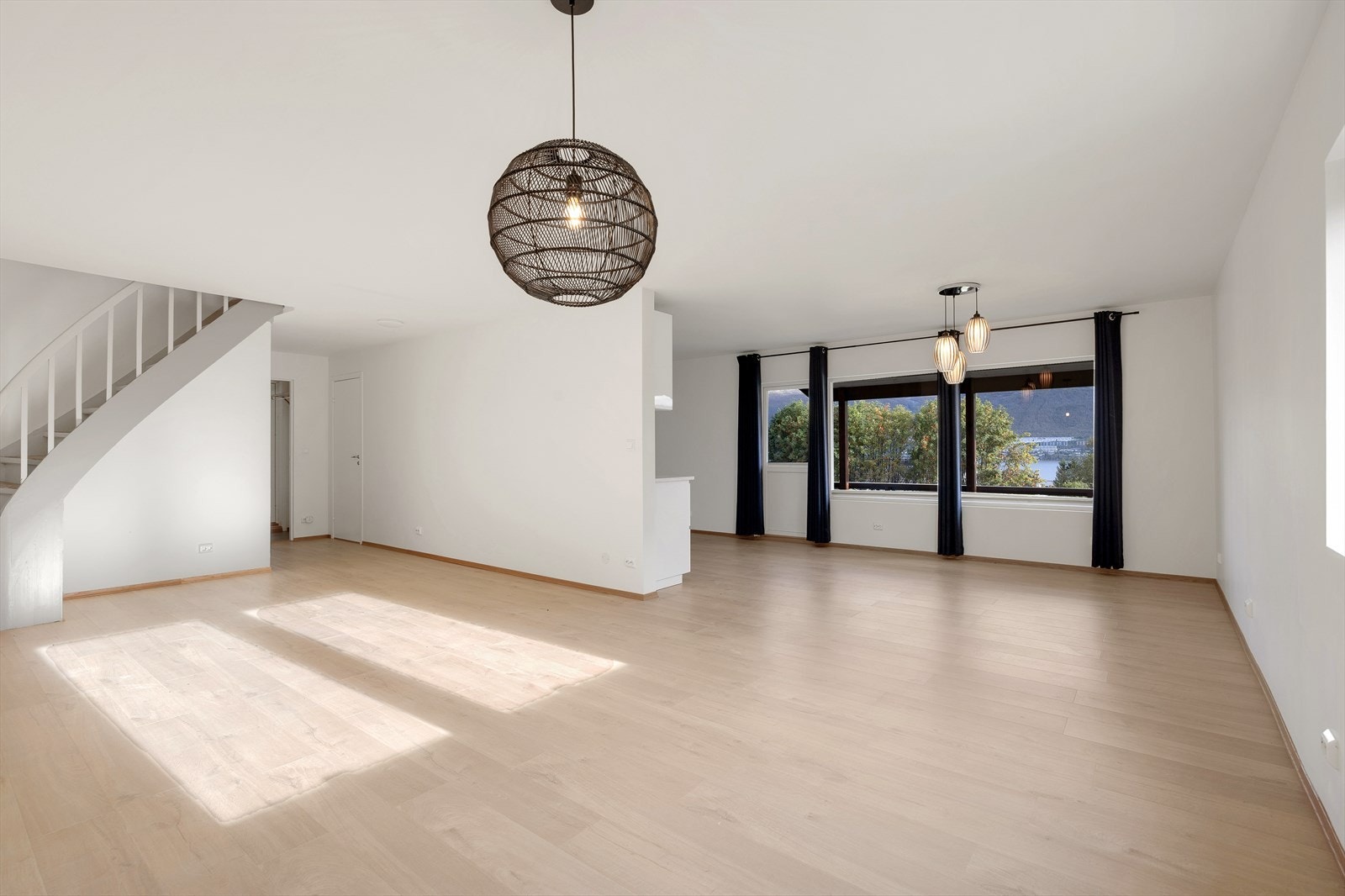 Fra stuen er det trapp til loftsetasjen. Galleribilde