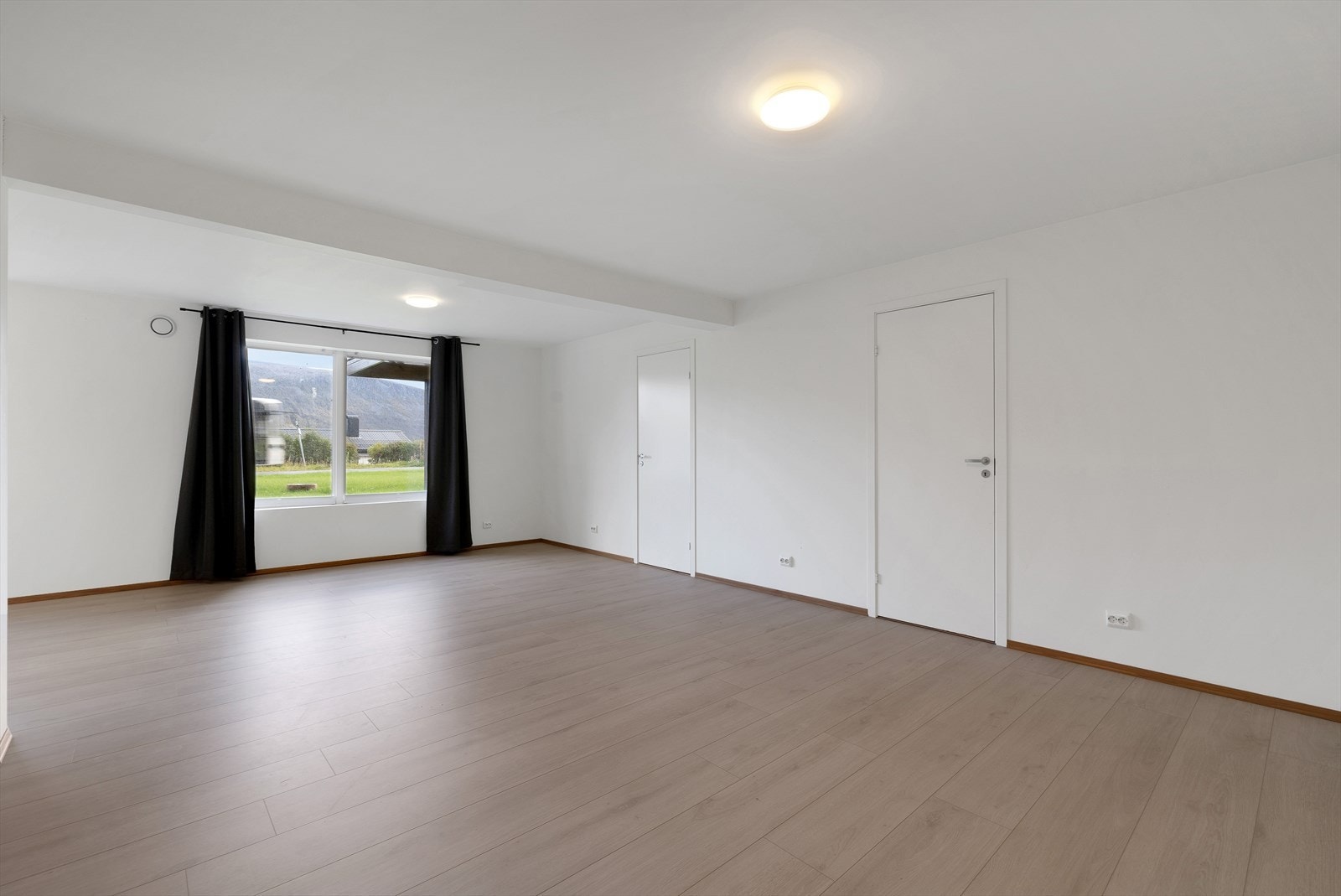 Leiligheten har 2 soverom med adkomst fra stuen. Galleribilde