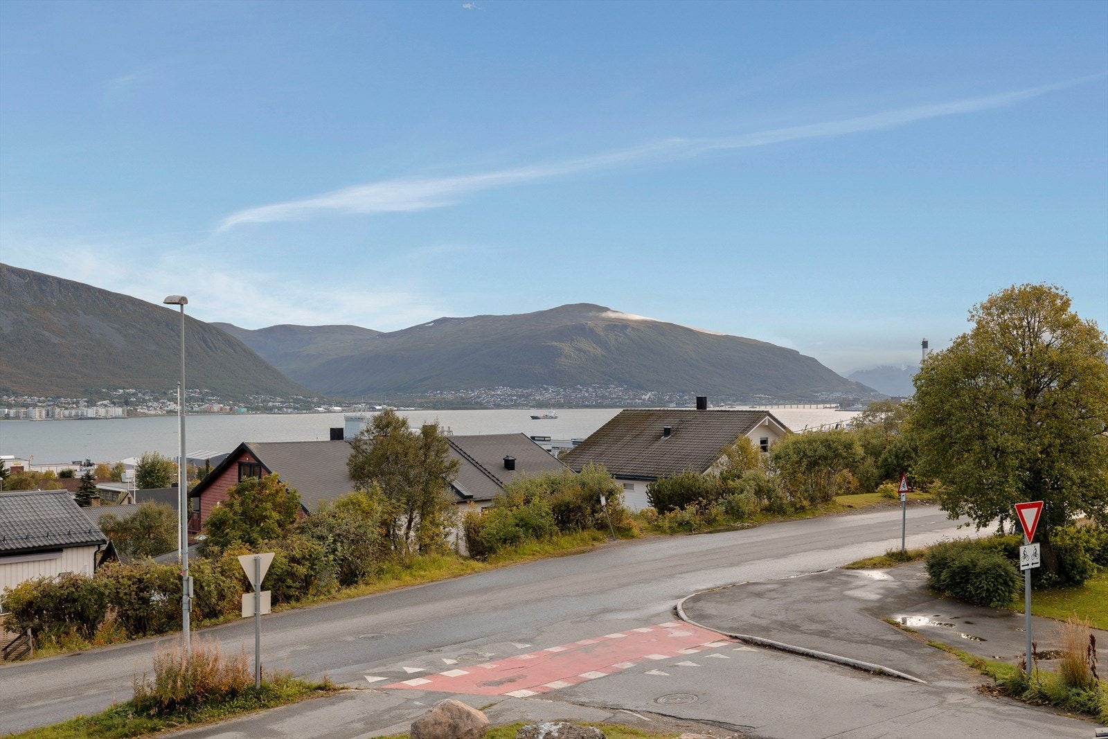 Utsikt mot Tromsdalen og Tromsøysundet. Galleribilde