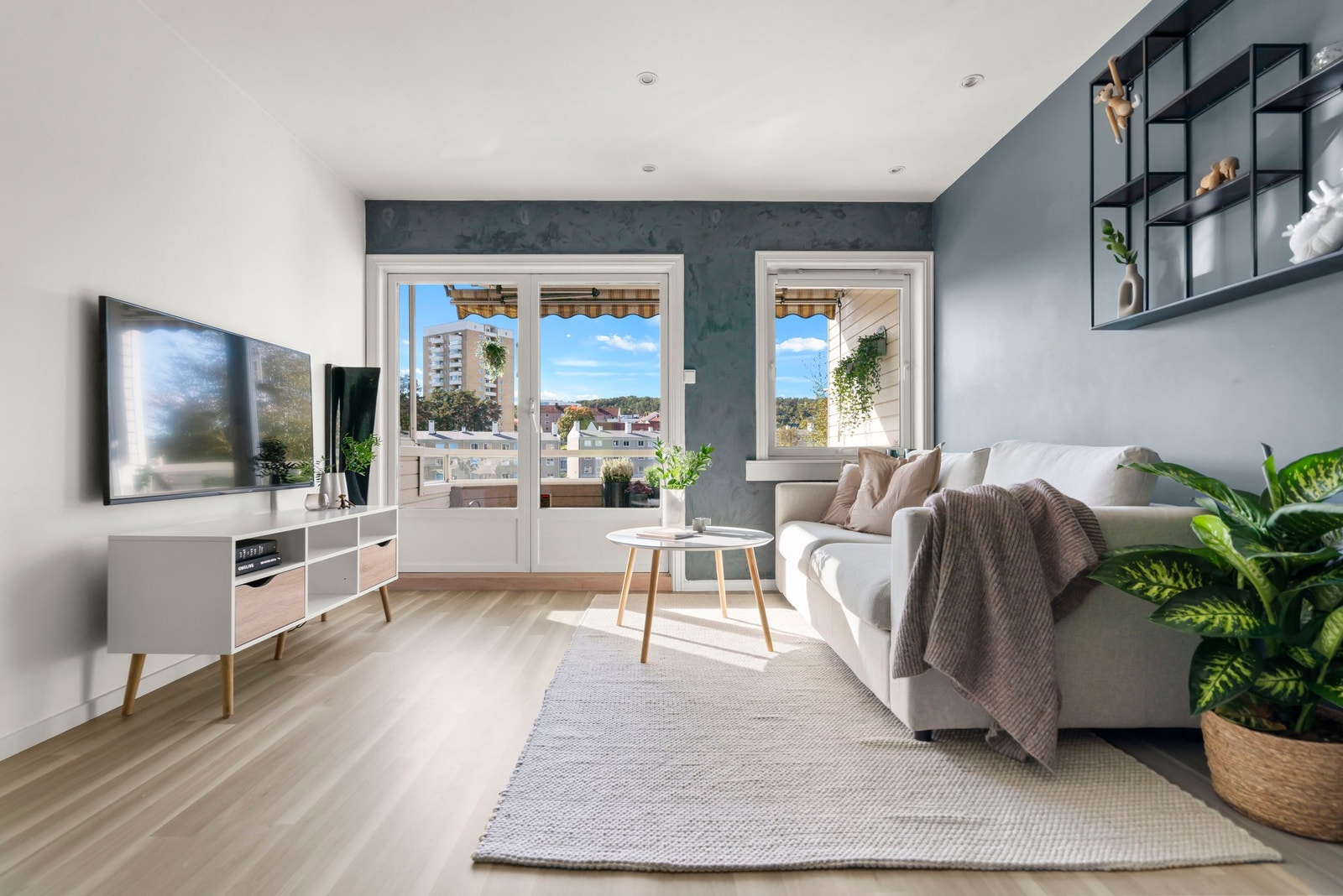 Vinduer med 2-lags isolerglass fra 2013, med utvendig aluminiumsbekledning for redusert vedlikehold. Galleribilde