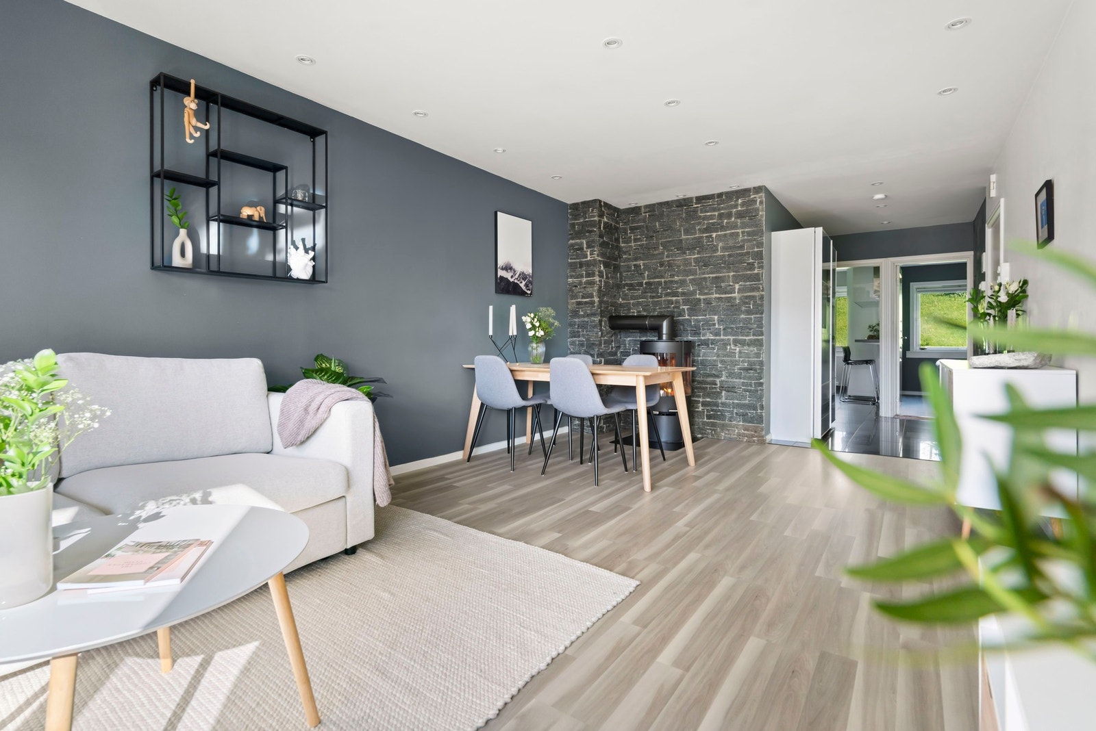 Laminatgulv på stue og begge soverom. Galleribilde