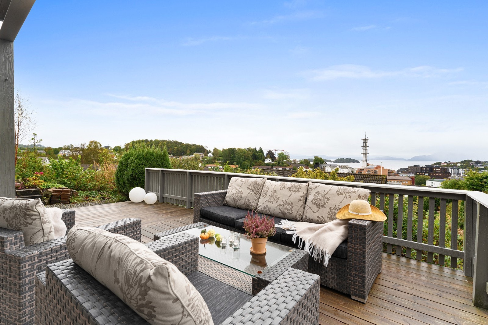 Terrassen ble utvidet i 2016, med samtykke fra sameiet. Galleribilde