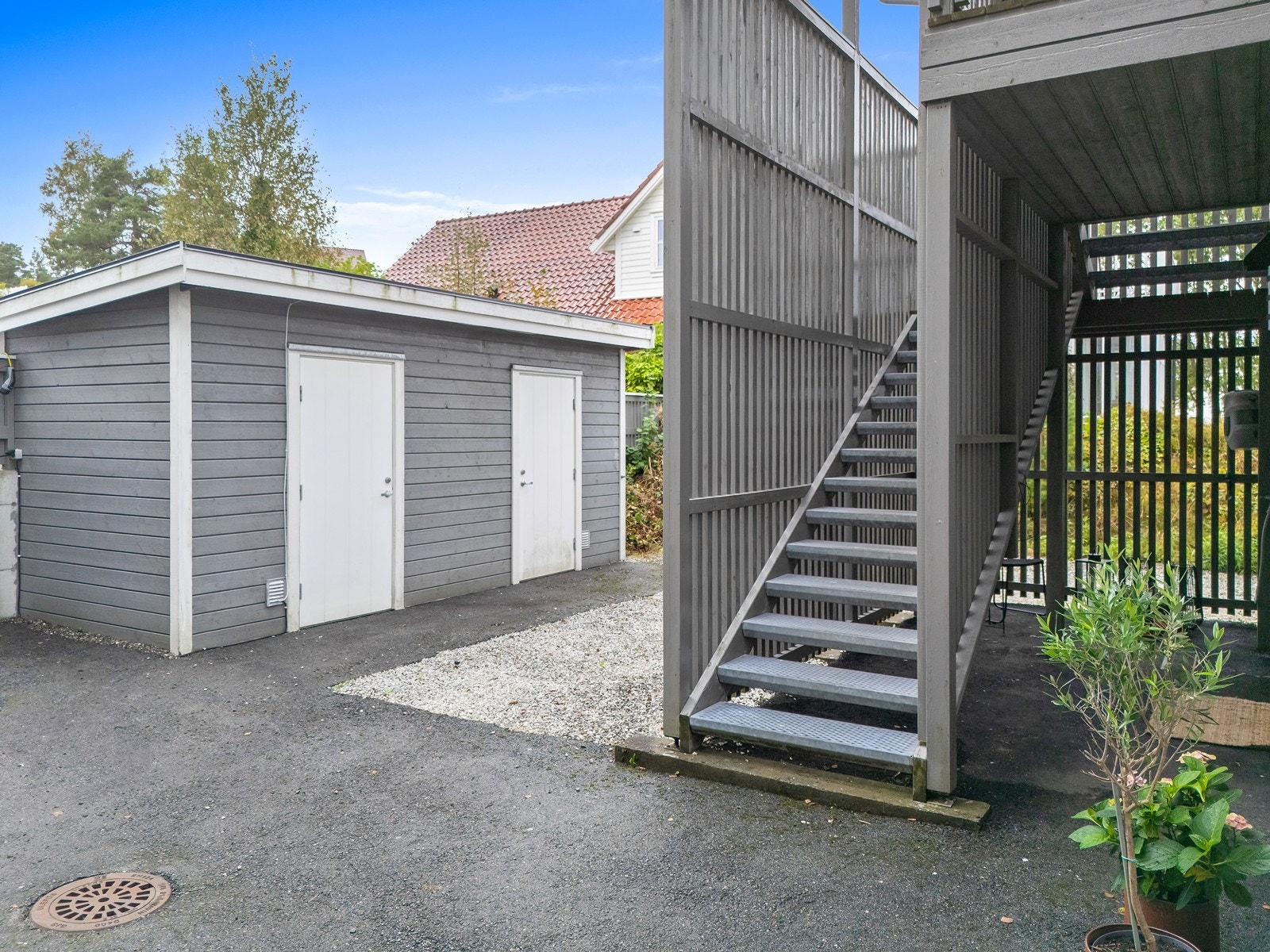 Leiligheten disponerer en utvendig bod, som ligger like ved inngangspartiet. Galleribilde