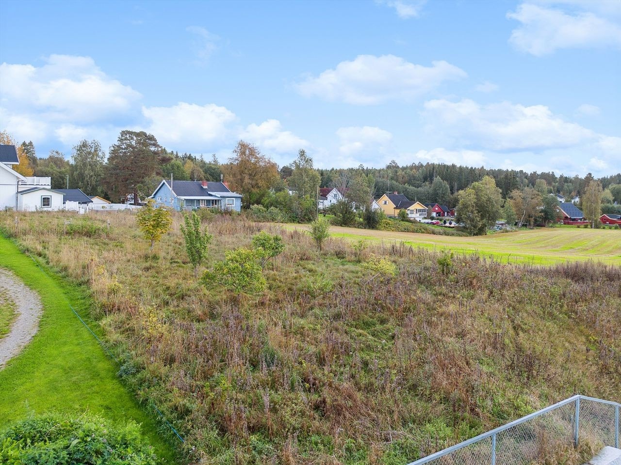 Det er kort avstand til alle nødvendige tilknytningspunkter, og området er veletablert med gode boforhold. Galleribilde