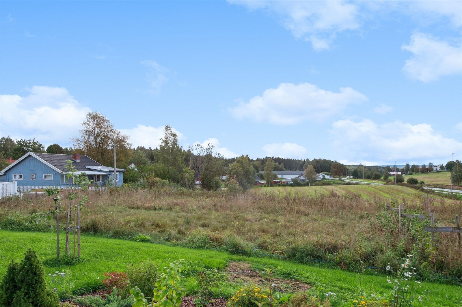 Ådalsbruk har et aktivt lokalsamfunn med barnehager, skoler og fritidstilbud i nærheten. Galleribilde
