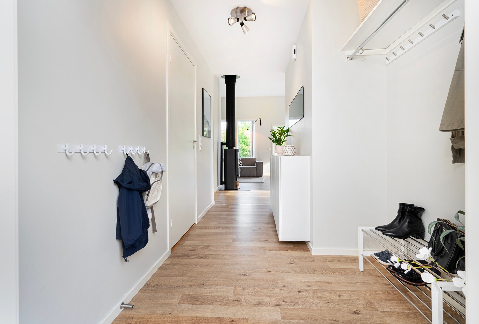 Lyst og praktisk inngangsparti. Galleribilde