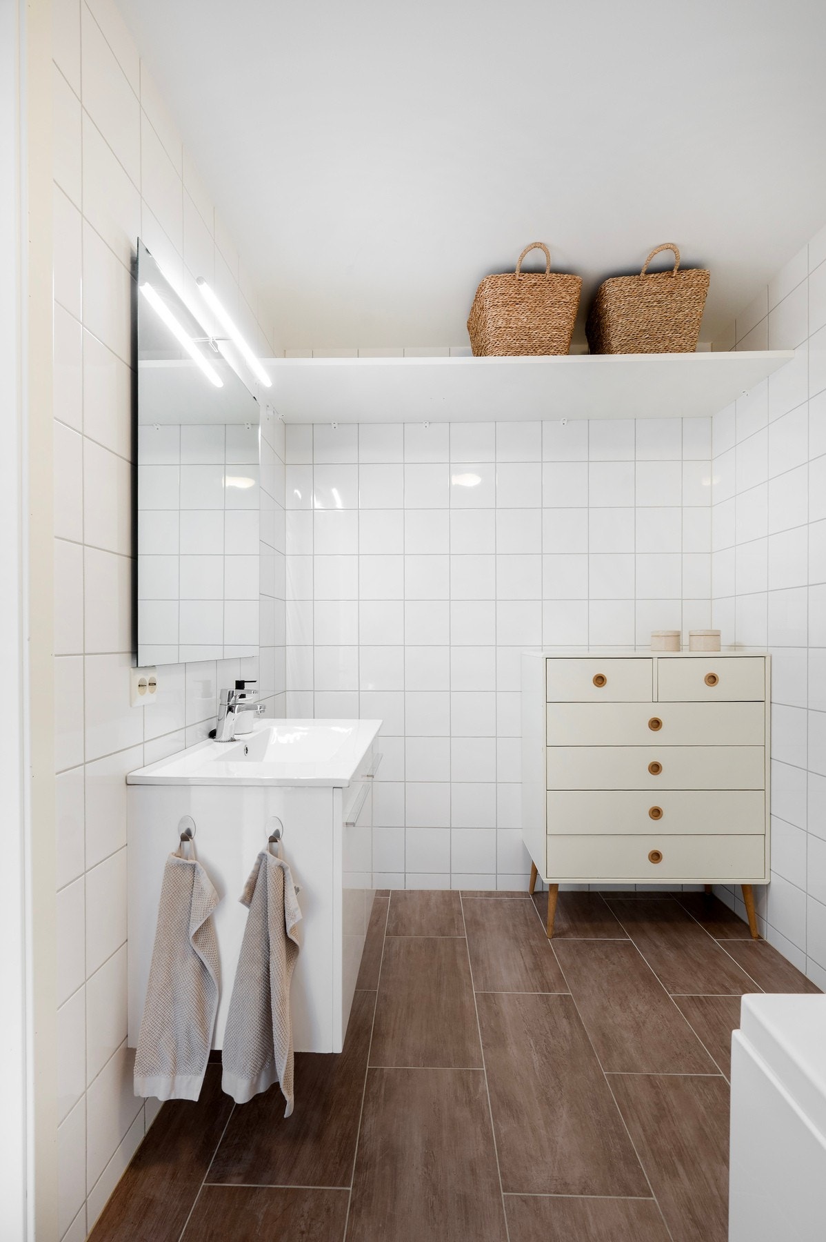 Plass til masse oppbevaring på badet. Galleribilde