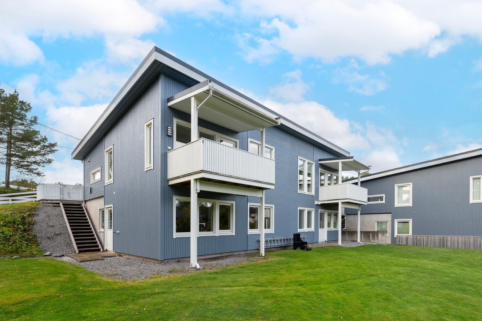 Fin og opparbeidet hage. Galleribilde