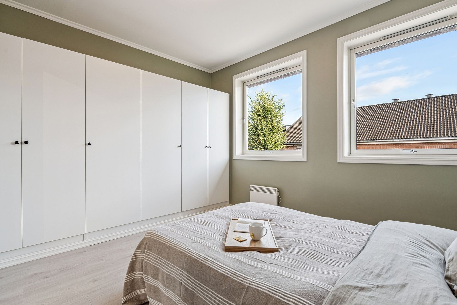 Perfekt som hovedsoverom med plass til både seng og nattbord. Galleribilde