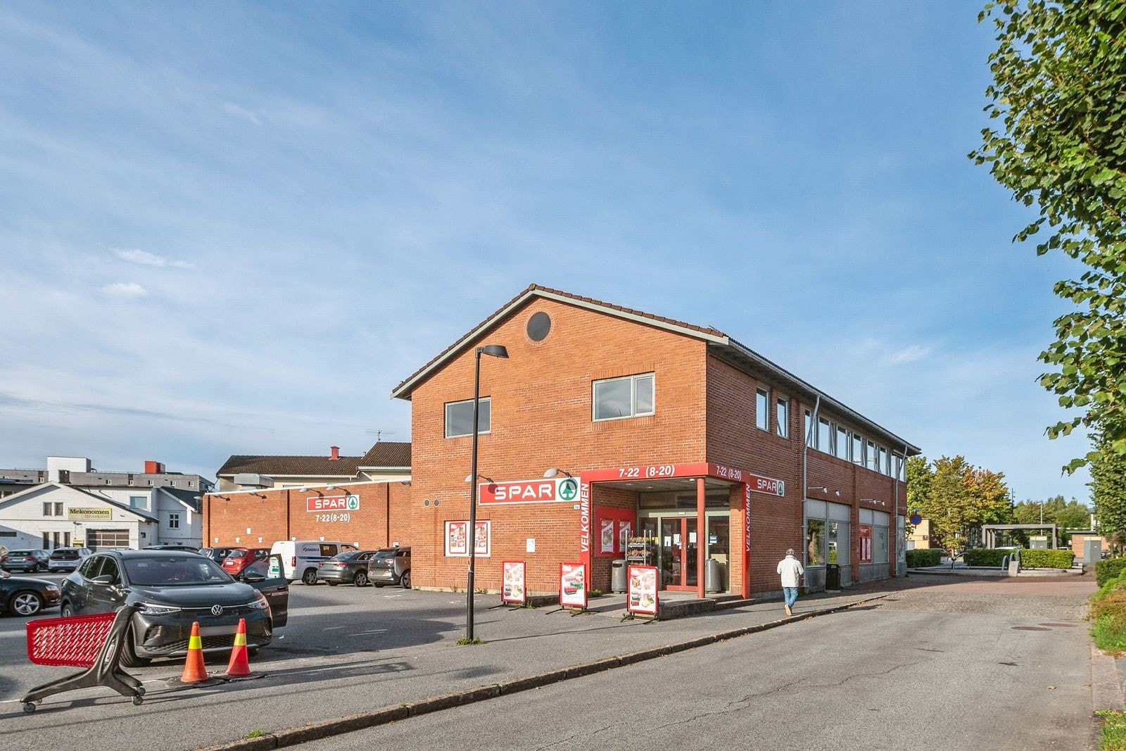 Praktisk beliggenhet som gjør hverdagen enklere med kort vei til Hokksund stasjon, kun 3 minutter unna. Galleribilde