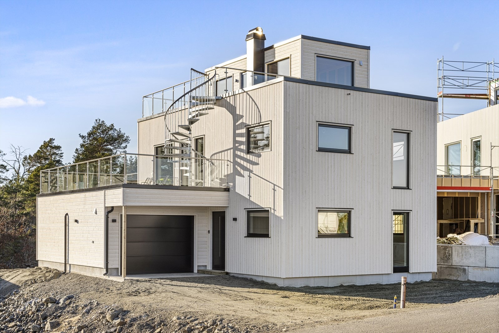 Innholdsrik, helt nyoppført enebolig over 2 etasjer, samt integrert garasje og takterrasse med takstue Galleribilde