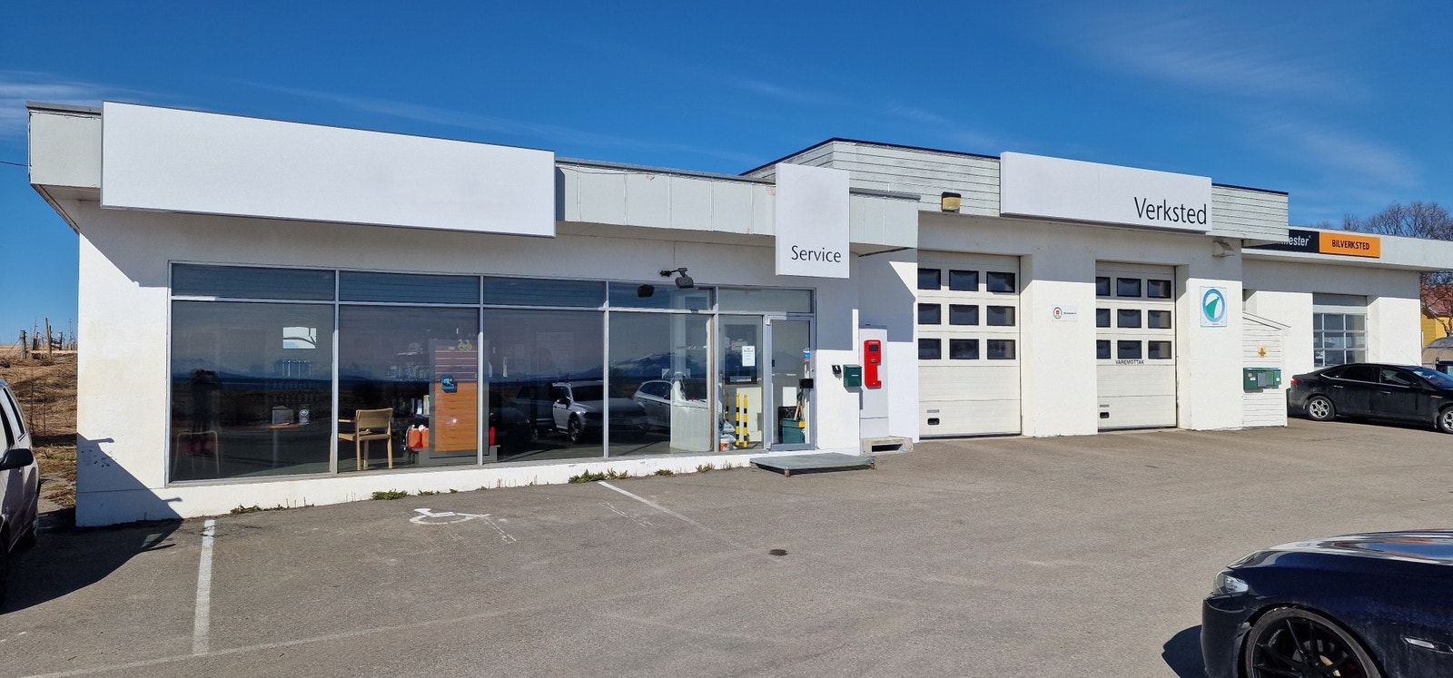 Fasade mot vei - Butikk/utstilling Galleribilde