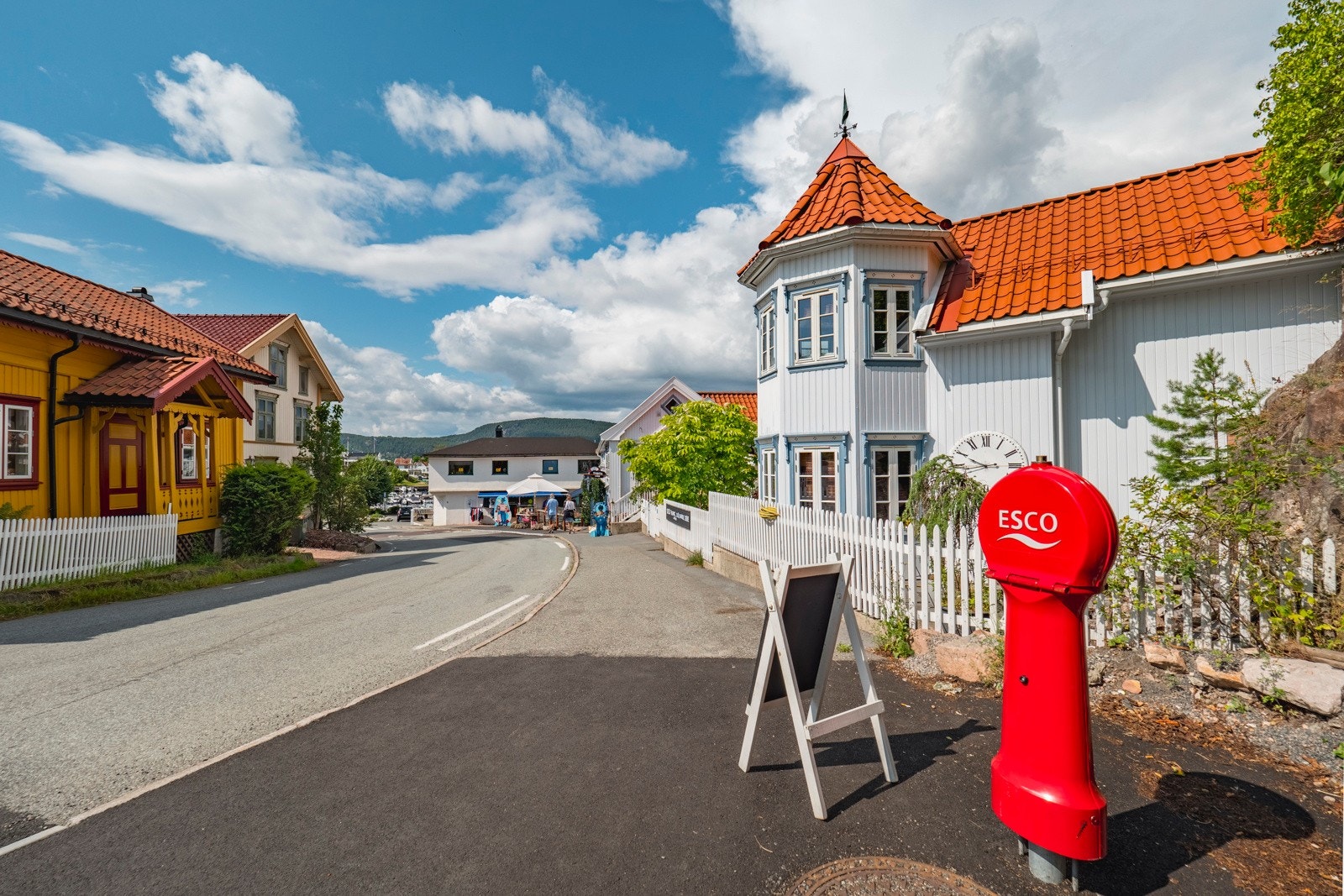 Holmsbu er et sjarmerende lite sted med sørlandspreg. Galleribilde