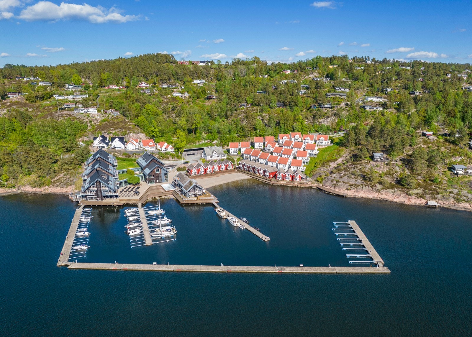 Holmsbu Resort med blant annet servering, spa, basseng og treningsrom. Galleribilde