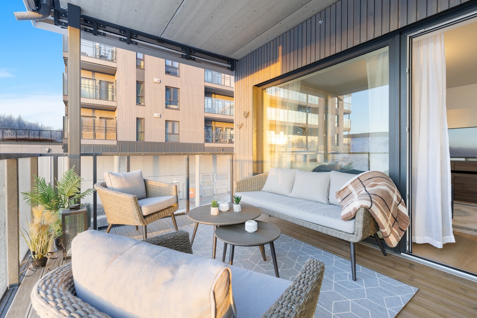 Nyere og moderne 4-roms selveid hjørneleilighet beliggende i det populære boligprosjektet Vestbyen, i den nye og spennende bydelen syd for Jessheim sentrum. Galleribilde