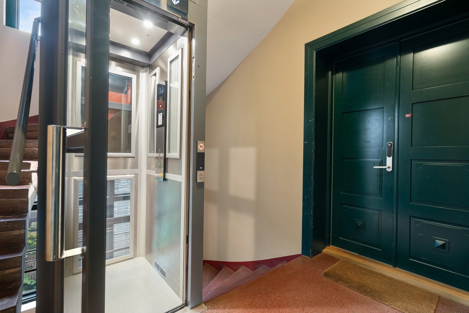 Oppgangen er utstyrt med heis Galleribilde