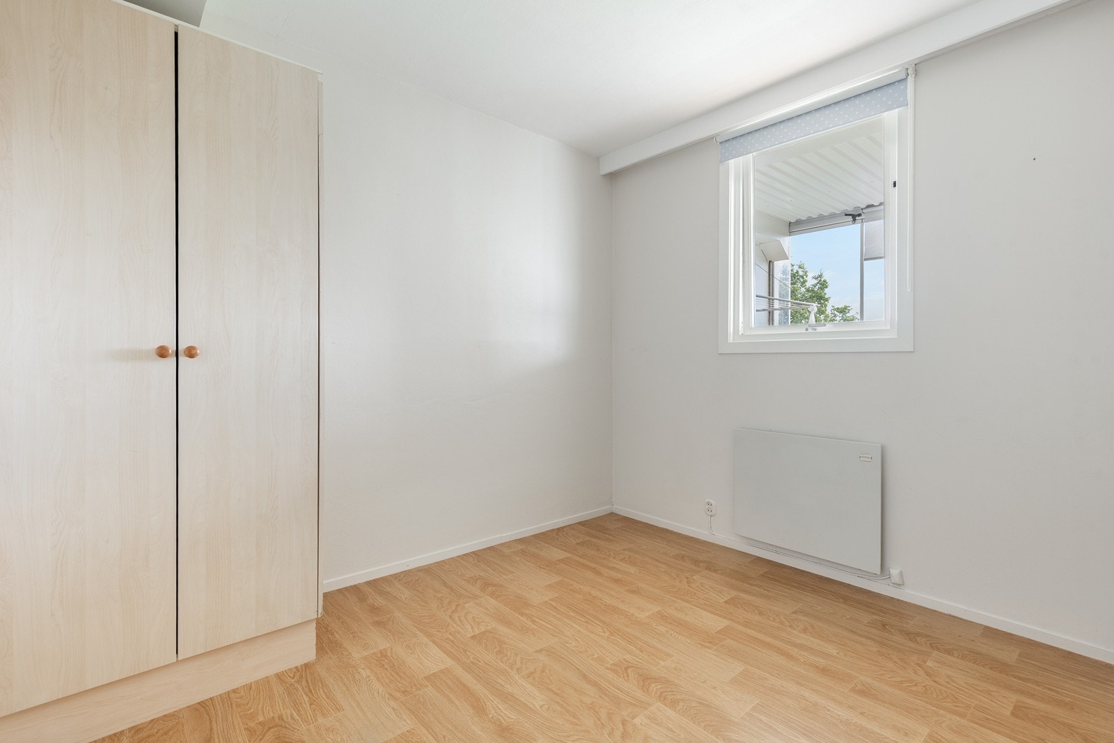 Soverom med garderobe Galleribilde