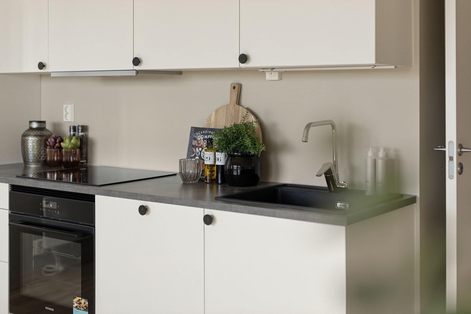 Stekeovn med air-fryer integrert Galleribilde