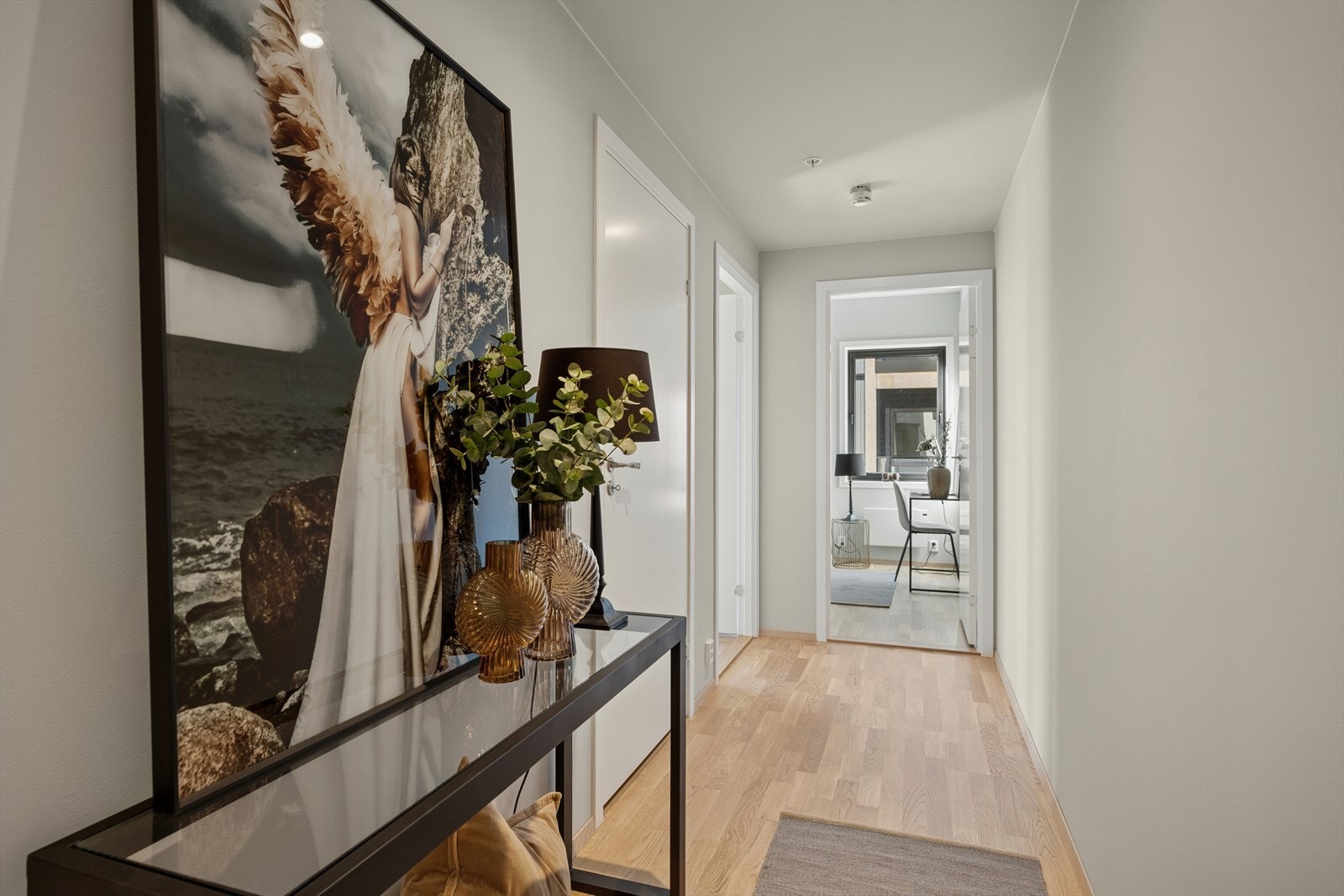 Hyggelig gang/entre med bla. innvendig bod. Galleribilde