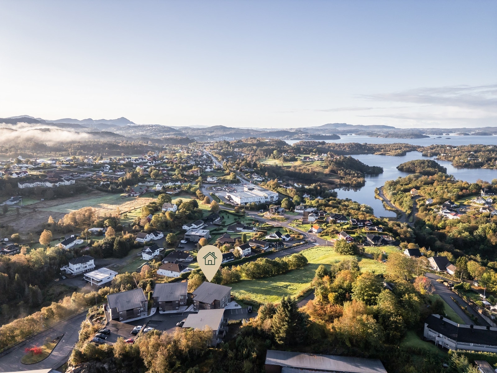 Man forstår fort at denne leiligheten har en optimal plassering med tanke på utsikt- og solforhold Galleribilde