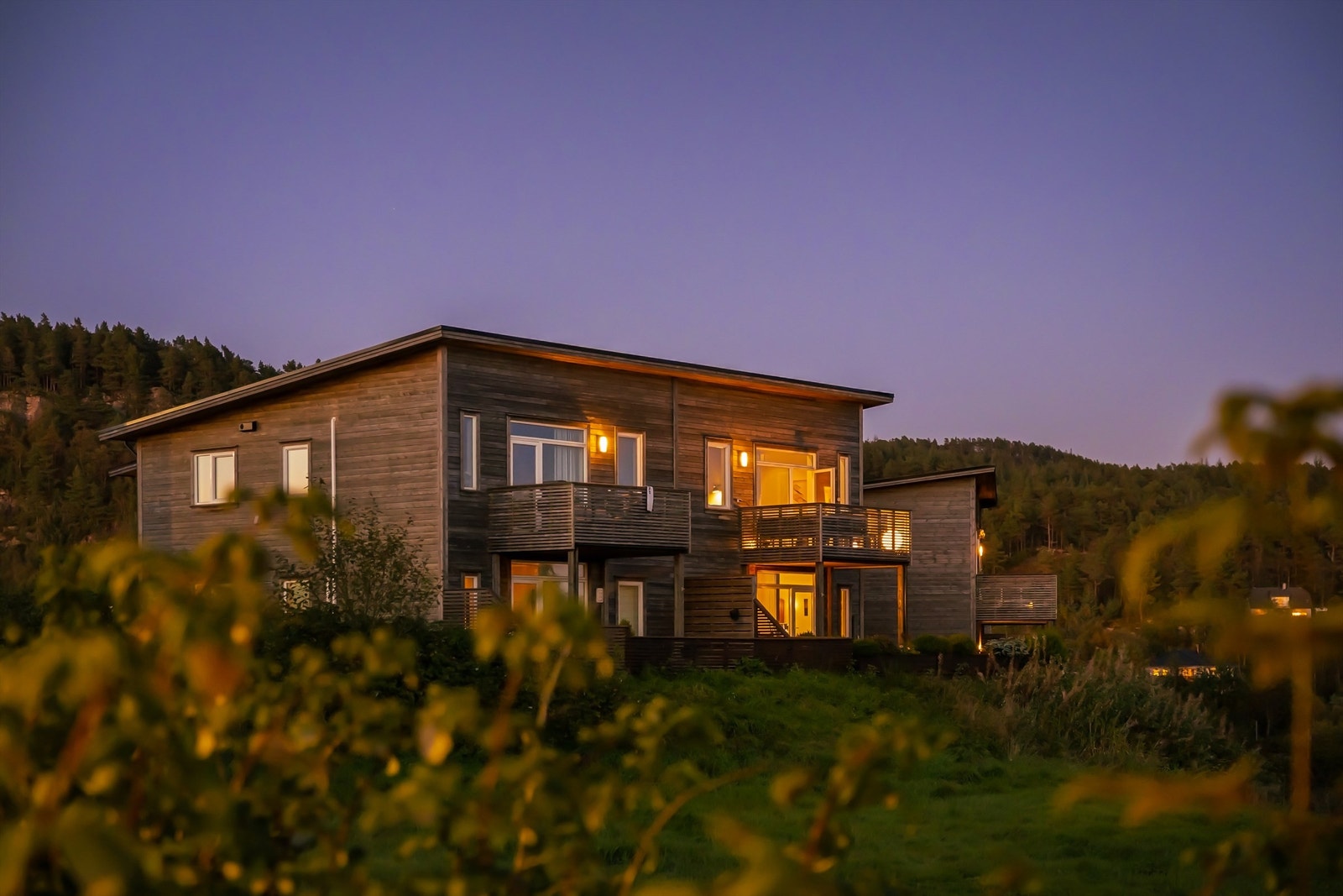 Leiligheten ligger i 2 etasje i flott moderne bygg bestående av 4 leiligheter. Galleribilde