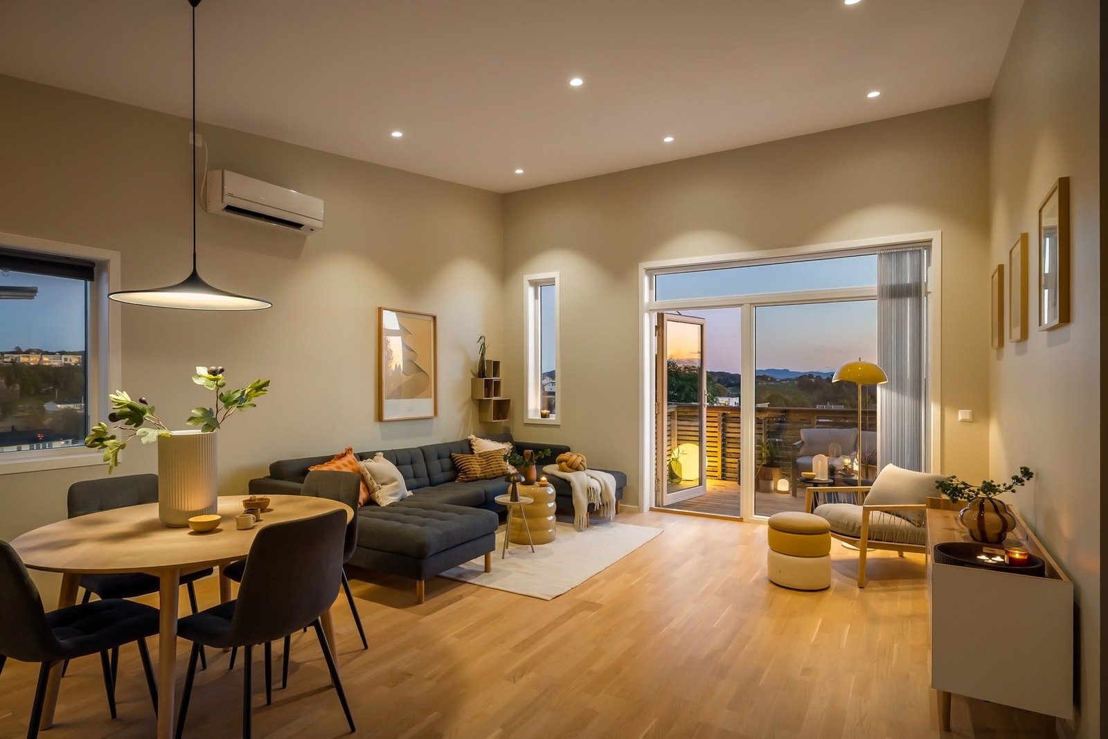 Rålekker stue. Smartstyring av lys og varmekabler Galleribilde