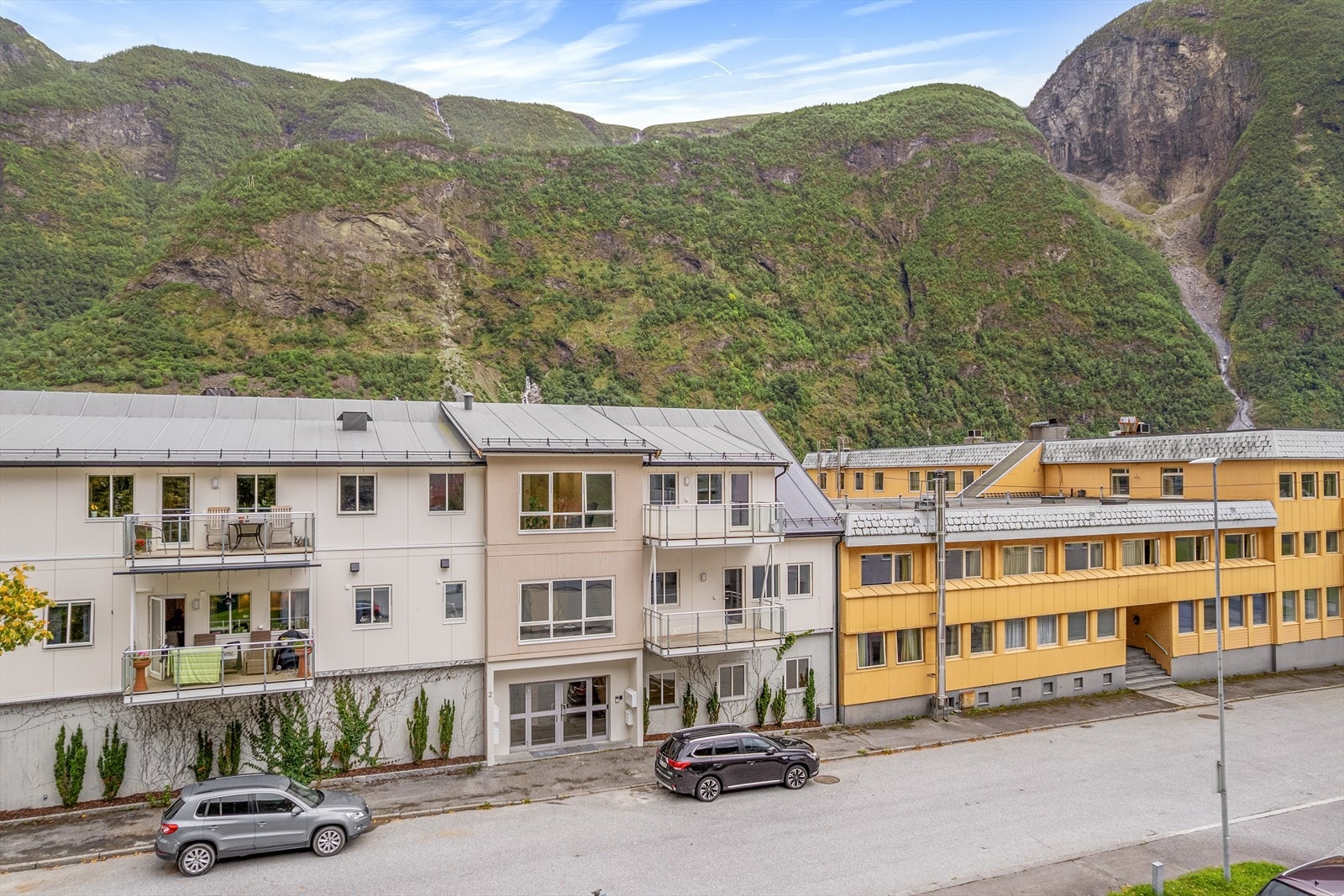 Ein heilt ny og moderne 3-roms leilighet, totalrenovert i 2024. Galleribilde