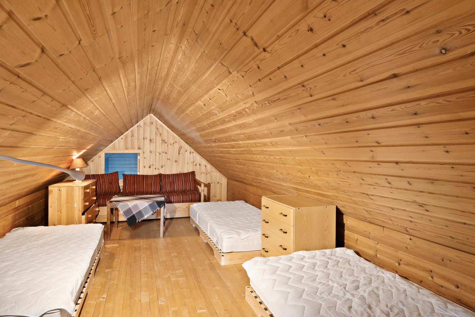 Vinder på loftet tilfredsstiller ikke krav til rømningsvei Galleribilde