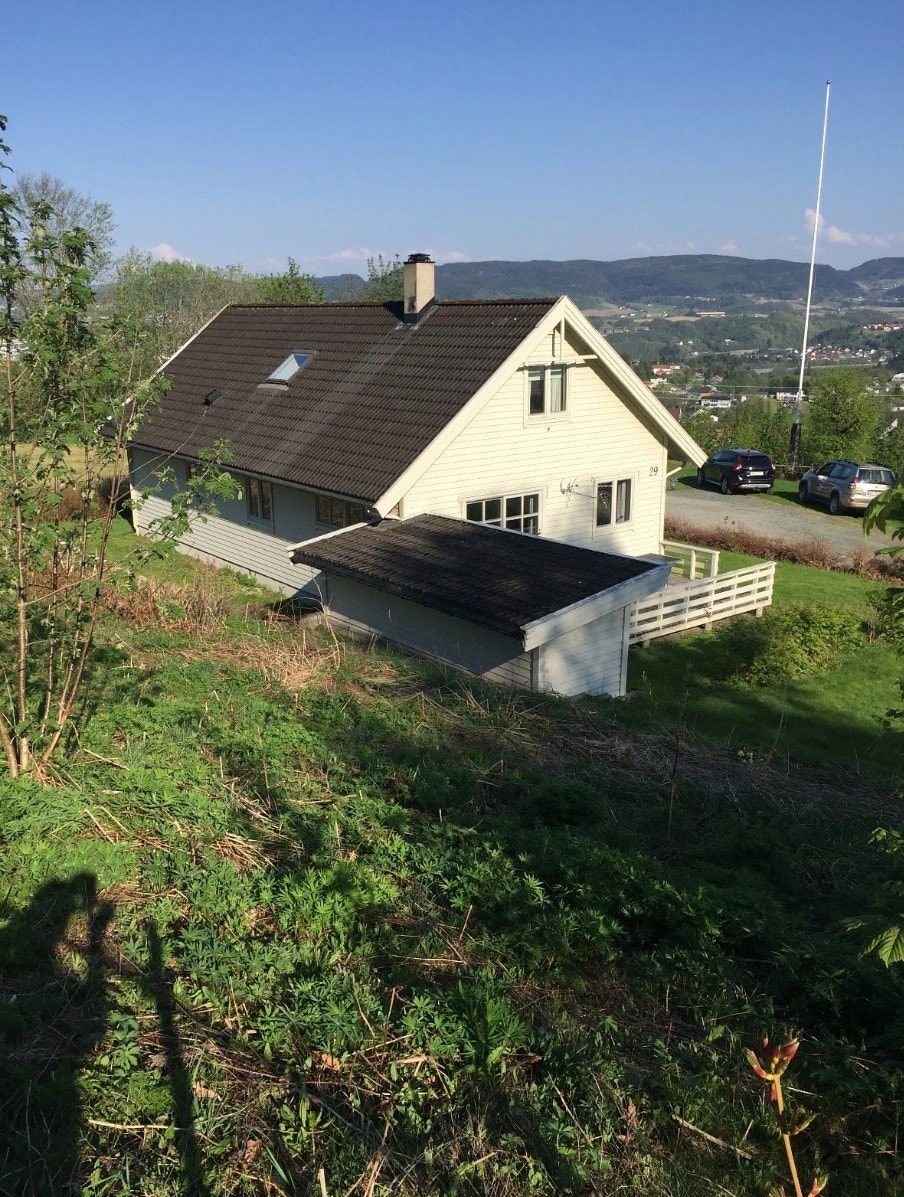 Enebolig med idyllisk beliggenhet på Kystad Galleribilde
