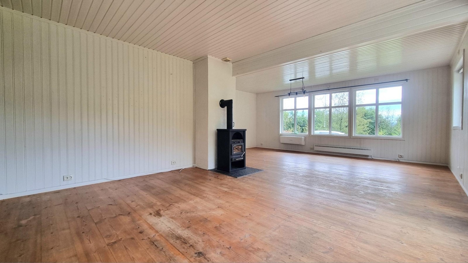 Vedfyring og varmepumpe gir god oppvarming Galleribilde