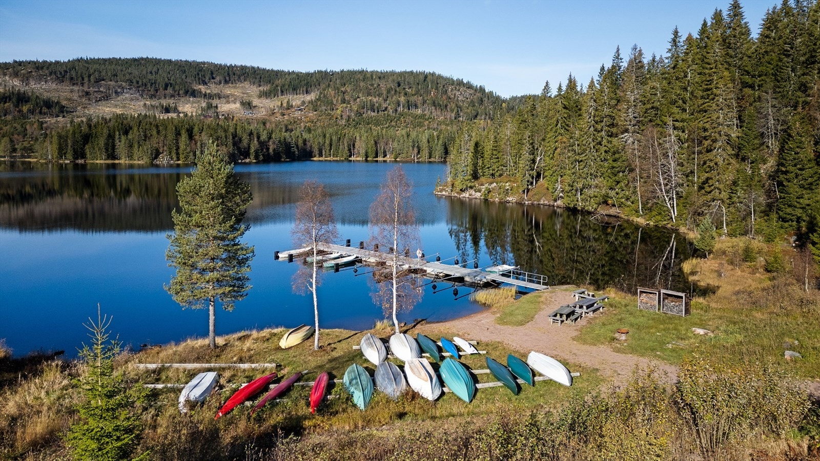 Fra fellesbryggen ved Langvann hvor det medfølger en båtplass Galleribilde