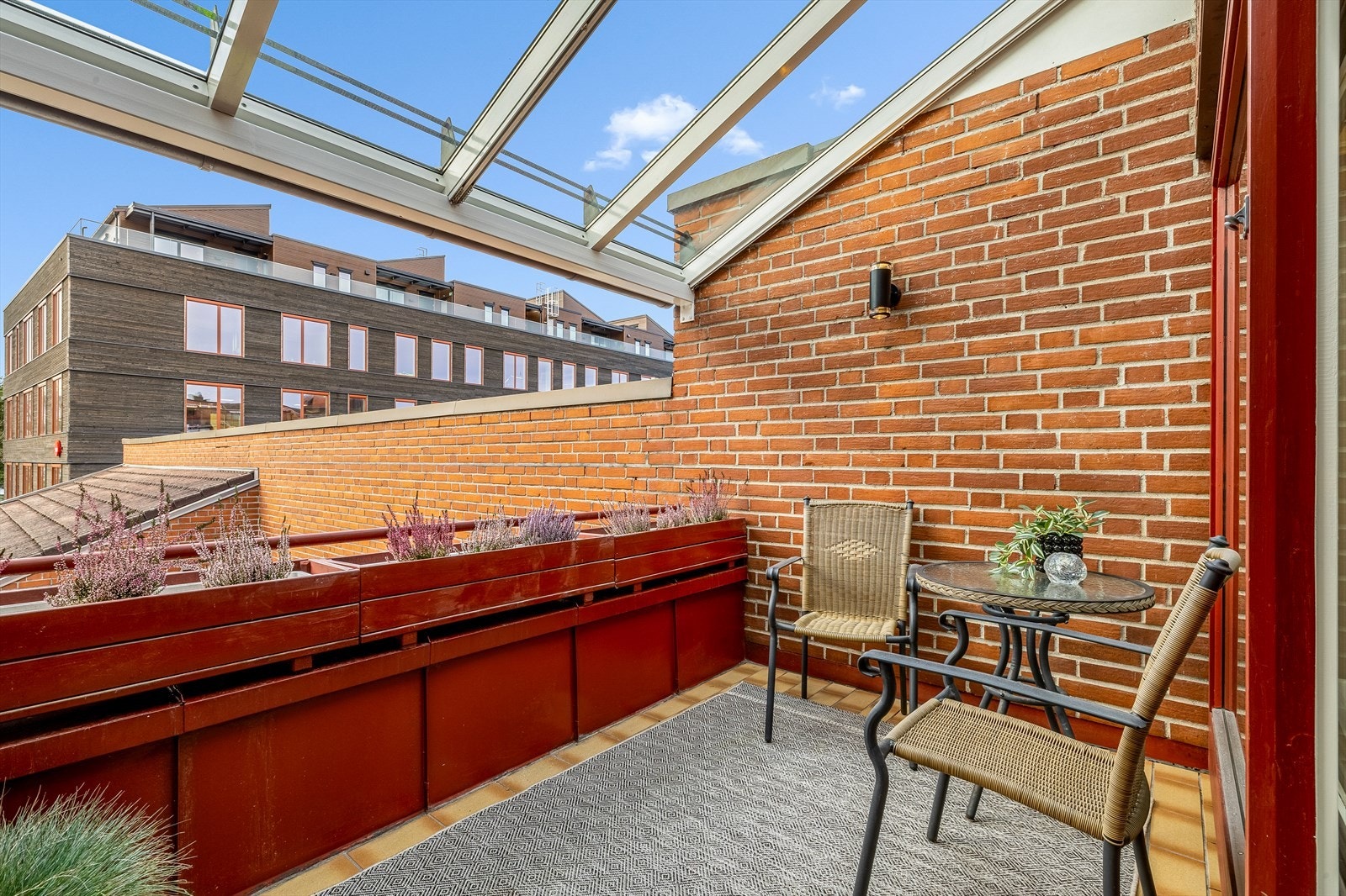 Vestvendt , overbygget balkong Galleribilde