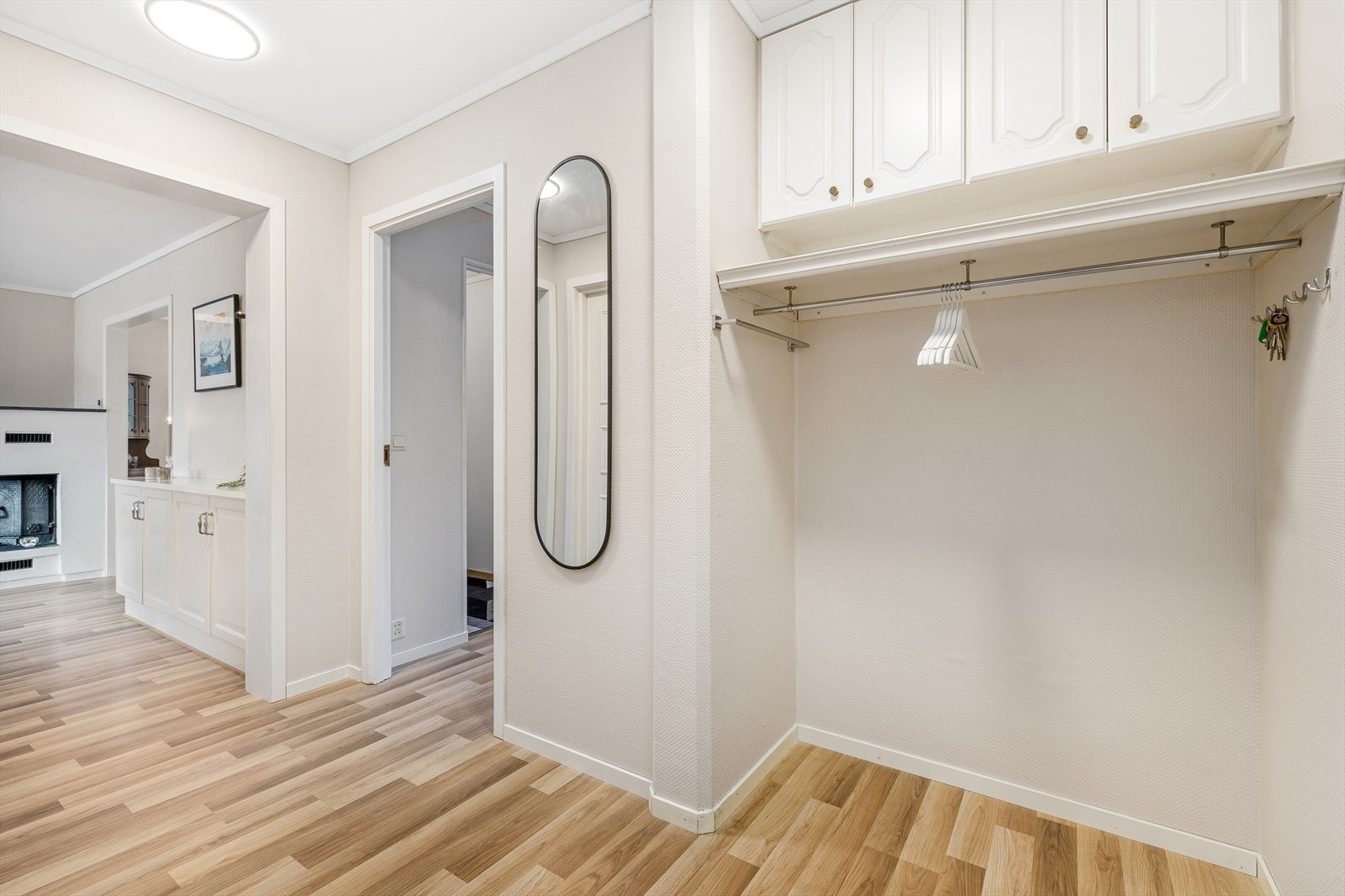 Entre med garderobeplass Galleribilde