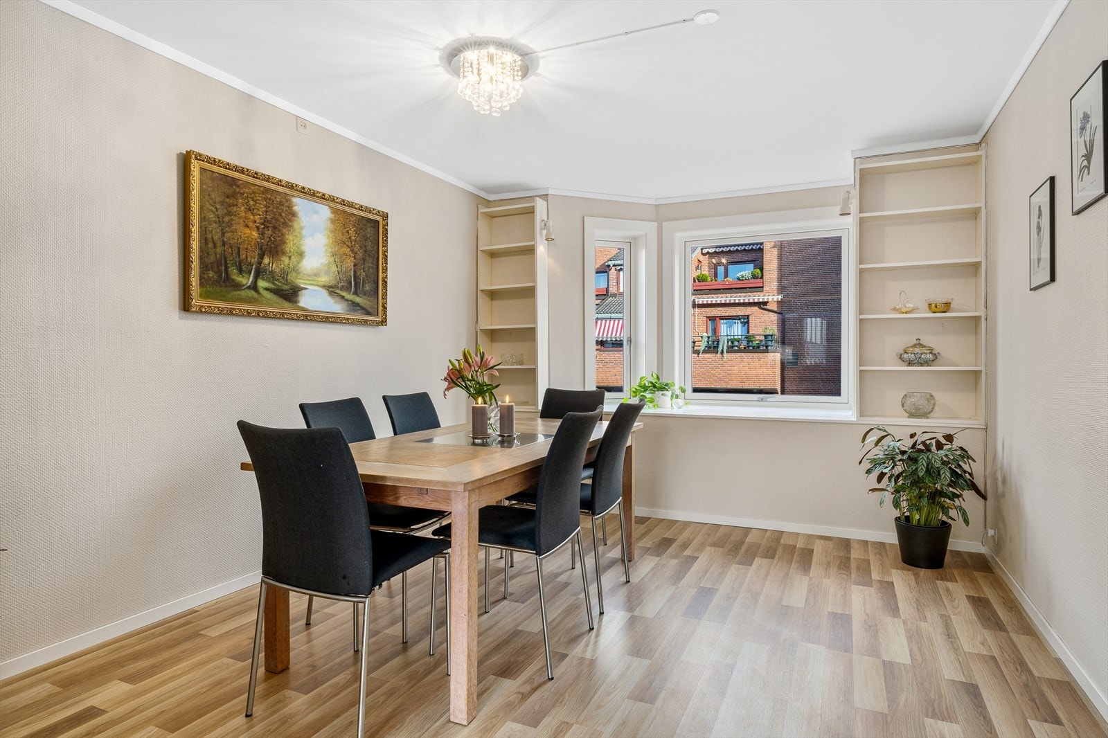 Spisestue/soverom II Galleribilde