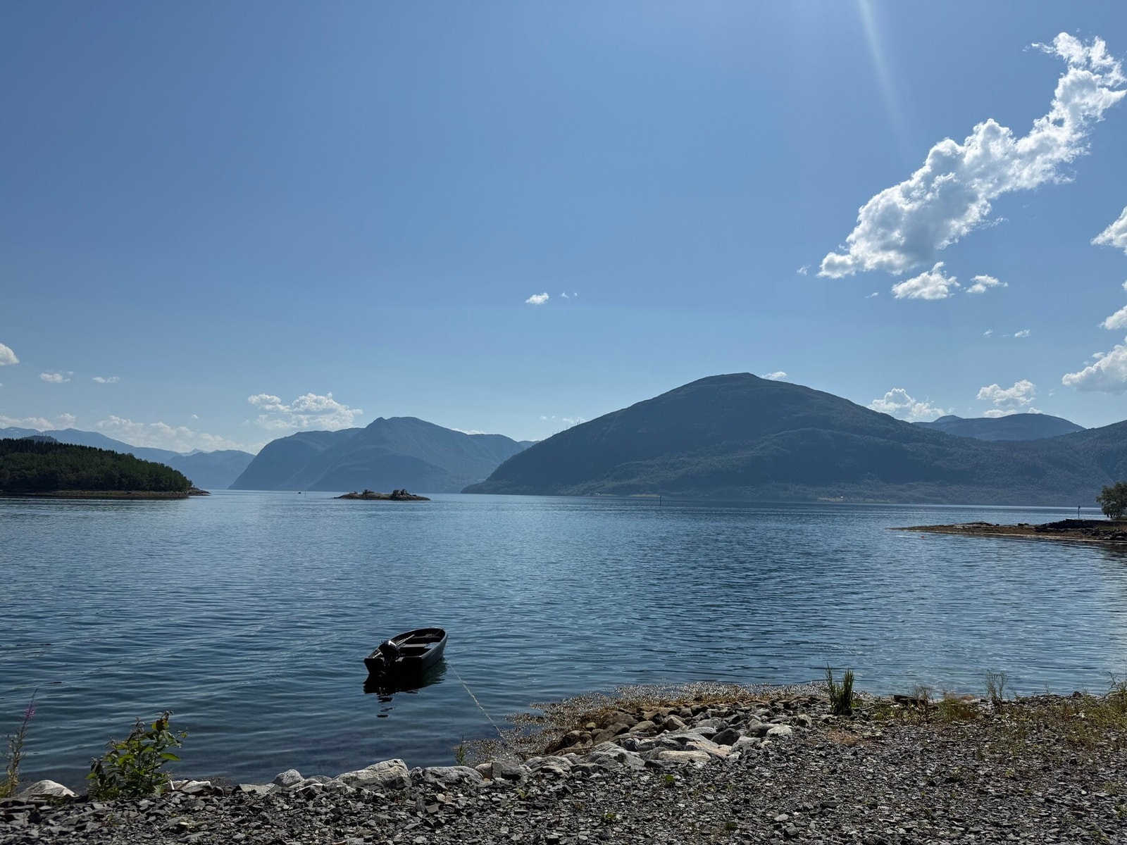 Flott naustområde kun 1-3 min gange fra tomten. Galleribilde