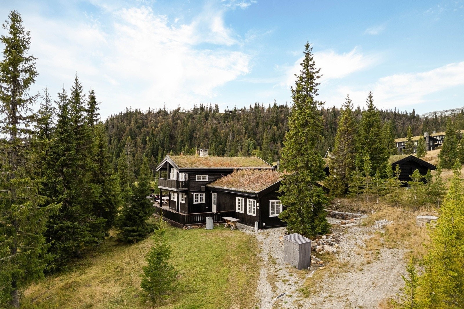 Velkommen til Svartskardvegen 387! En perle, midt i bakken på Vestsiden!