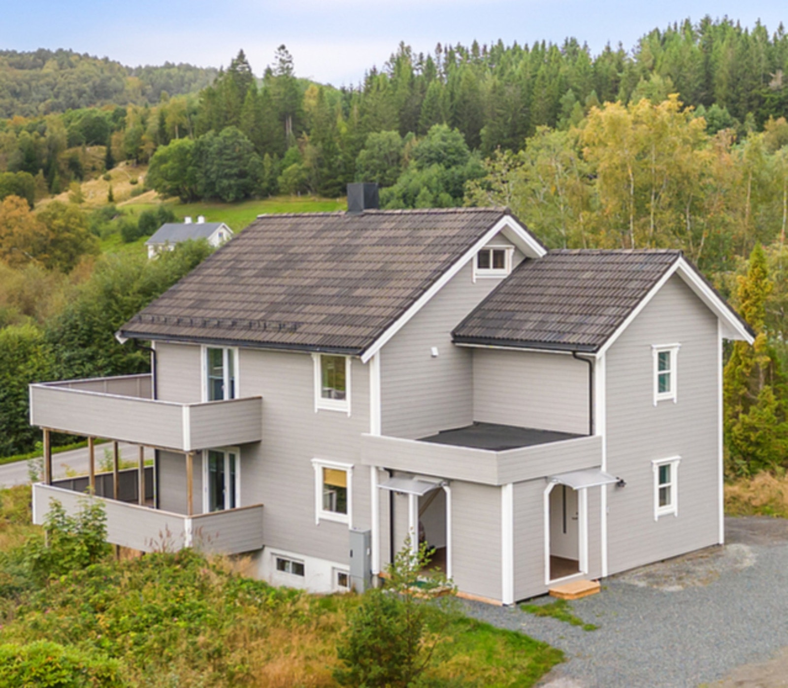 Eiendomsmegler 1 v/ Sindre Belsås har gleden av å presentere denne flotte leiligheten i 2. etg + loft. Galleribilde