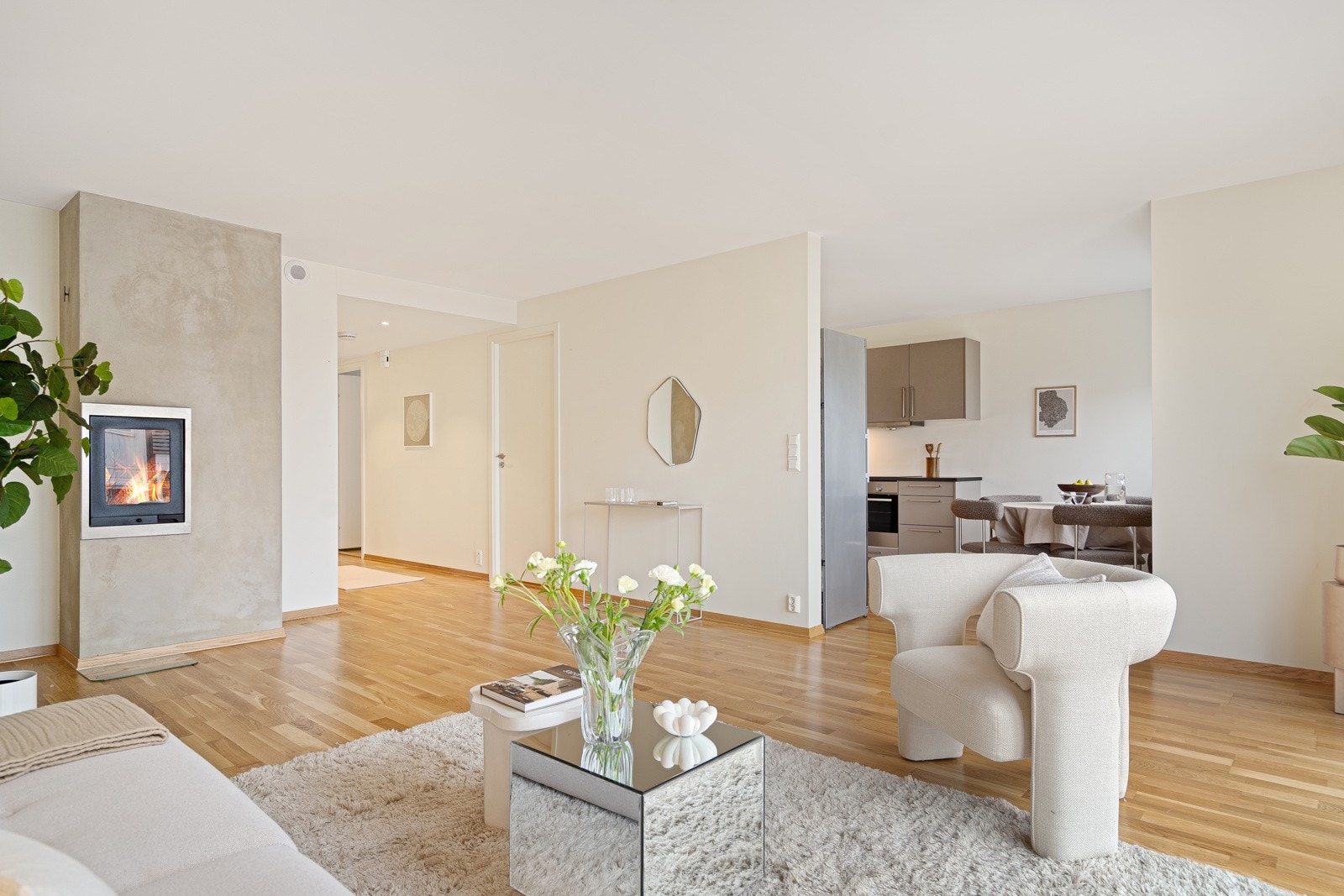 Velkommen til denne flotte leiligheten i byggets 1.etasje! Galleribilde