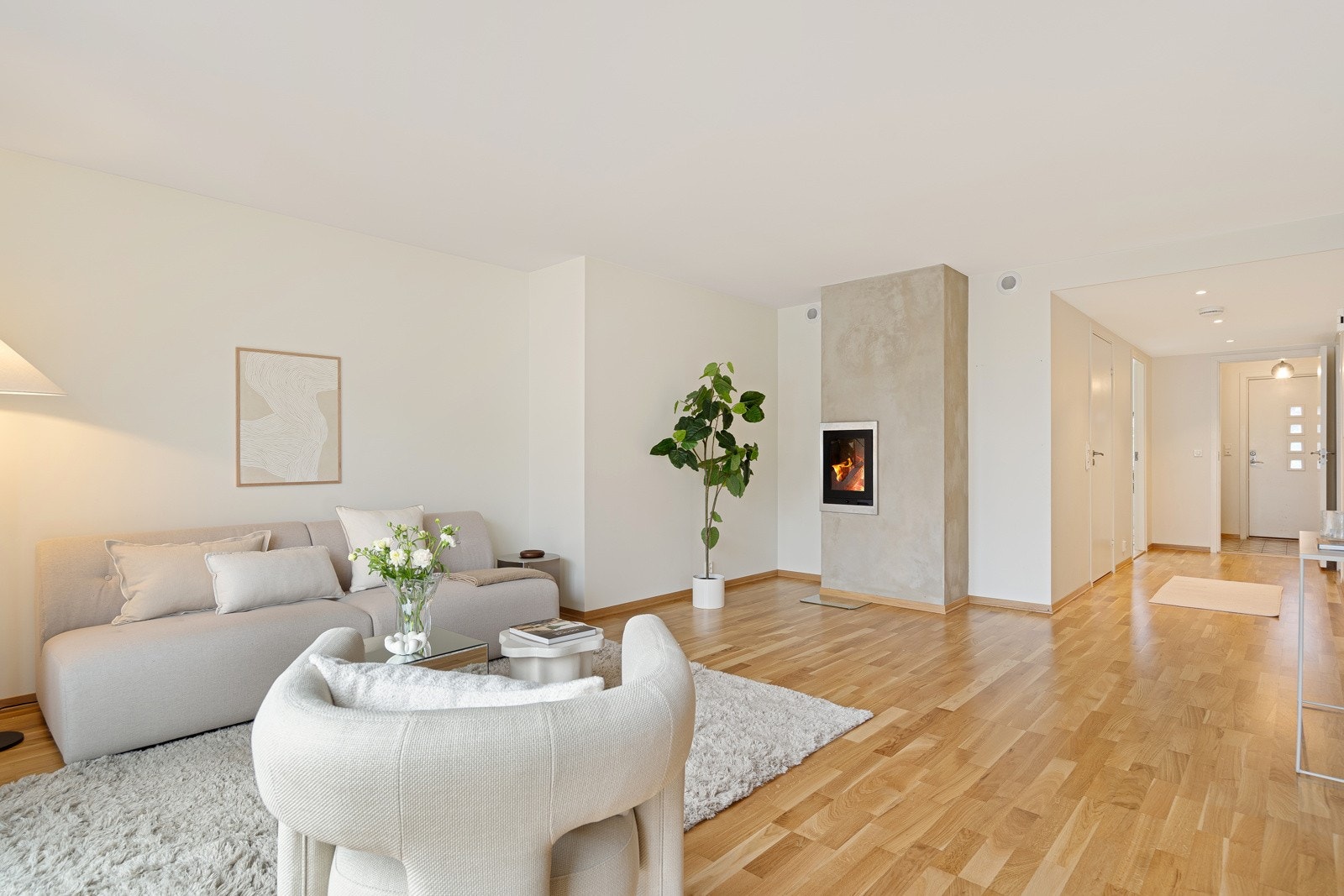 Romslig, lys og trivelig stue - her kan du enkelt møblere som du selv ønsker Galleribilde