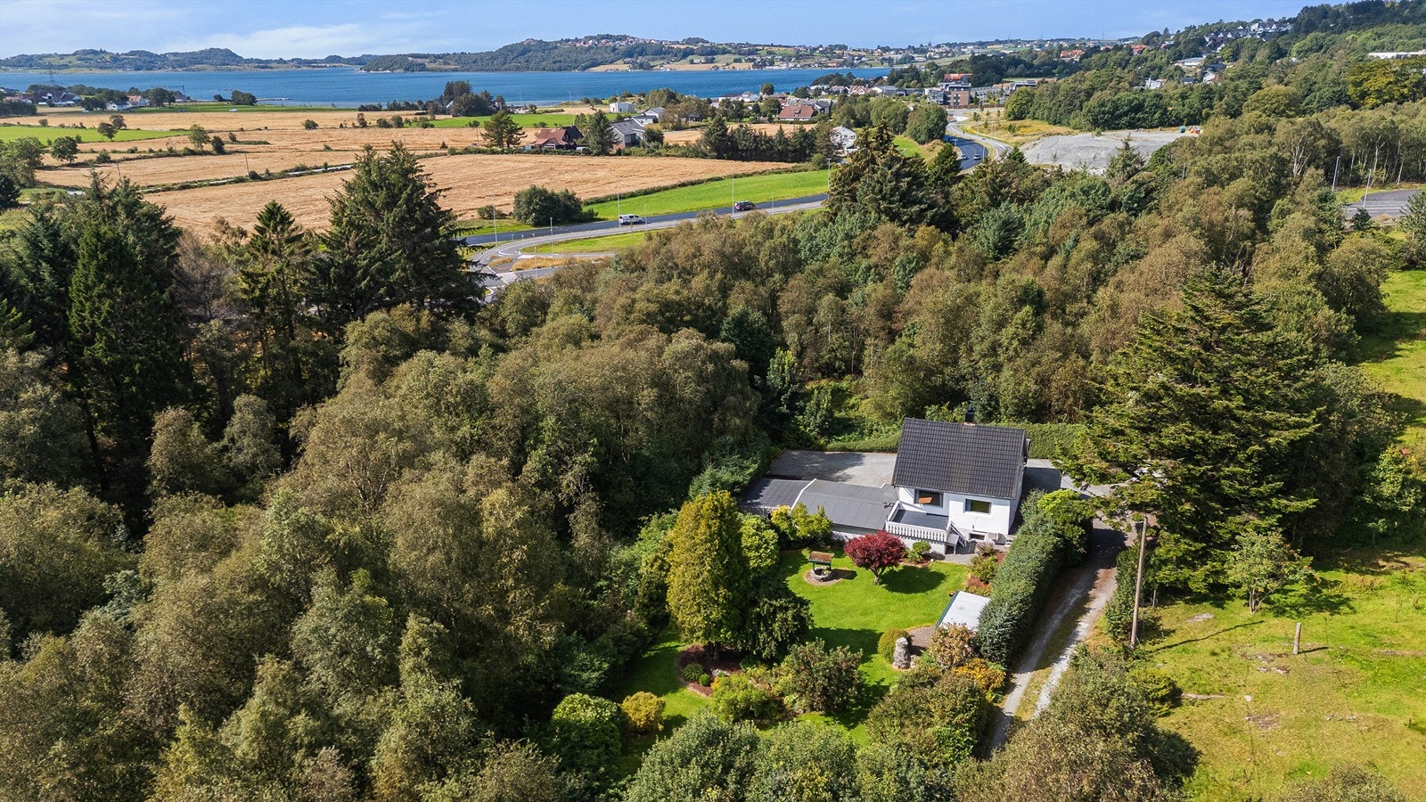 Tomten er på hele 1106 m2 Galleribilde