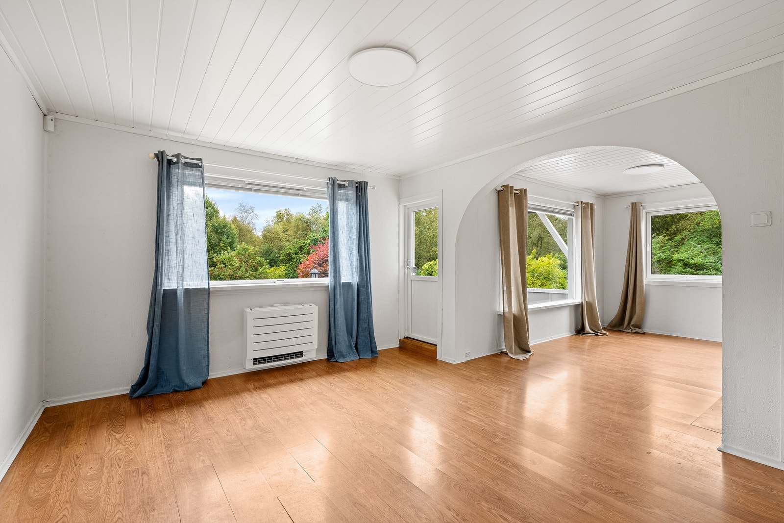 Stue med utgang til terrasse og hagen - Dette var tildigere et soverom Galleribilde