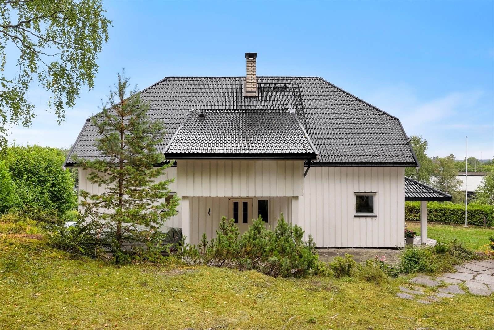 Eiendommen har en stor tomt på hele 1536 m². Galleribilde
