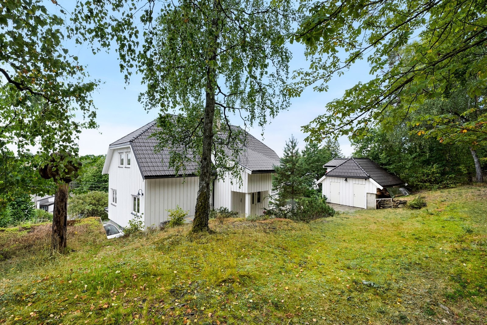 Hyggelig hage med boltreplass for hele familien! Galleribilde