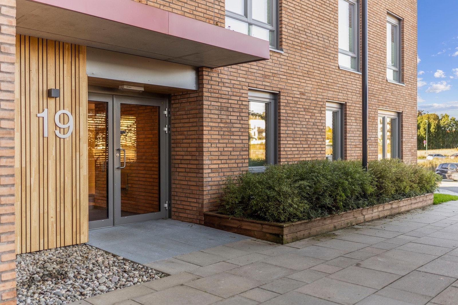 Dørcalling til leiligheten og heis til alle etasjeplan. Galleribilde