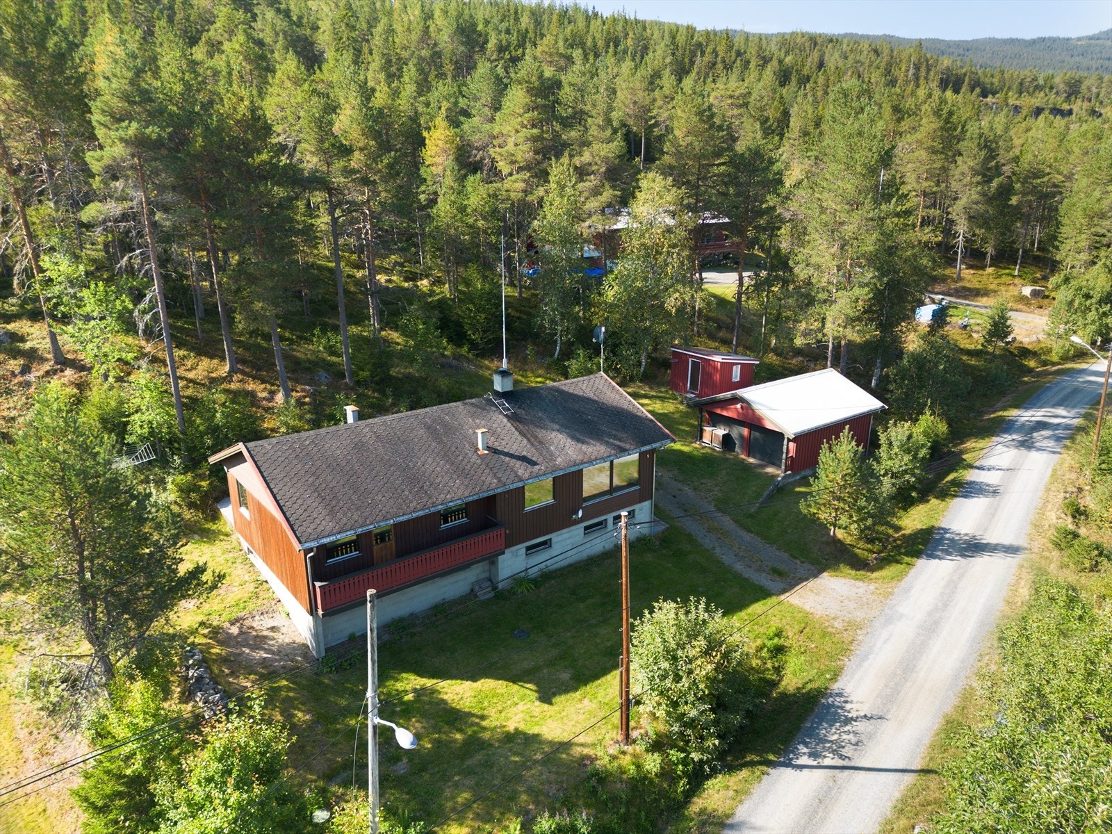 I et mindre boligområde på vestsida av elva Begna, finner du Høymisskogen 5, som ligger lett tilgjengelig fra både Riste bru og Ryfoss. Galleribilde