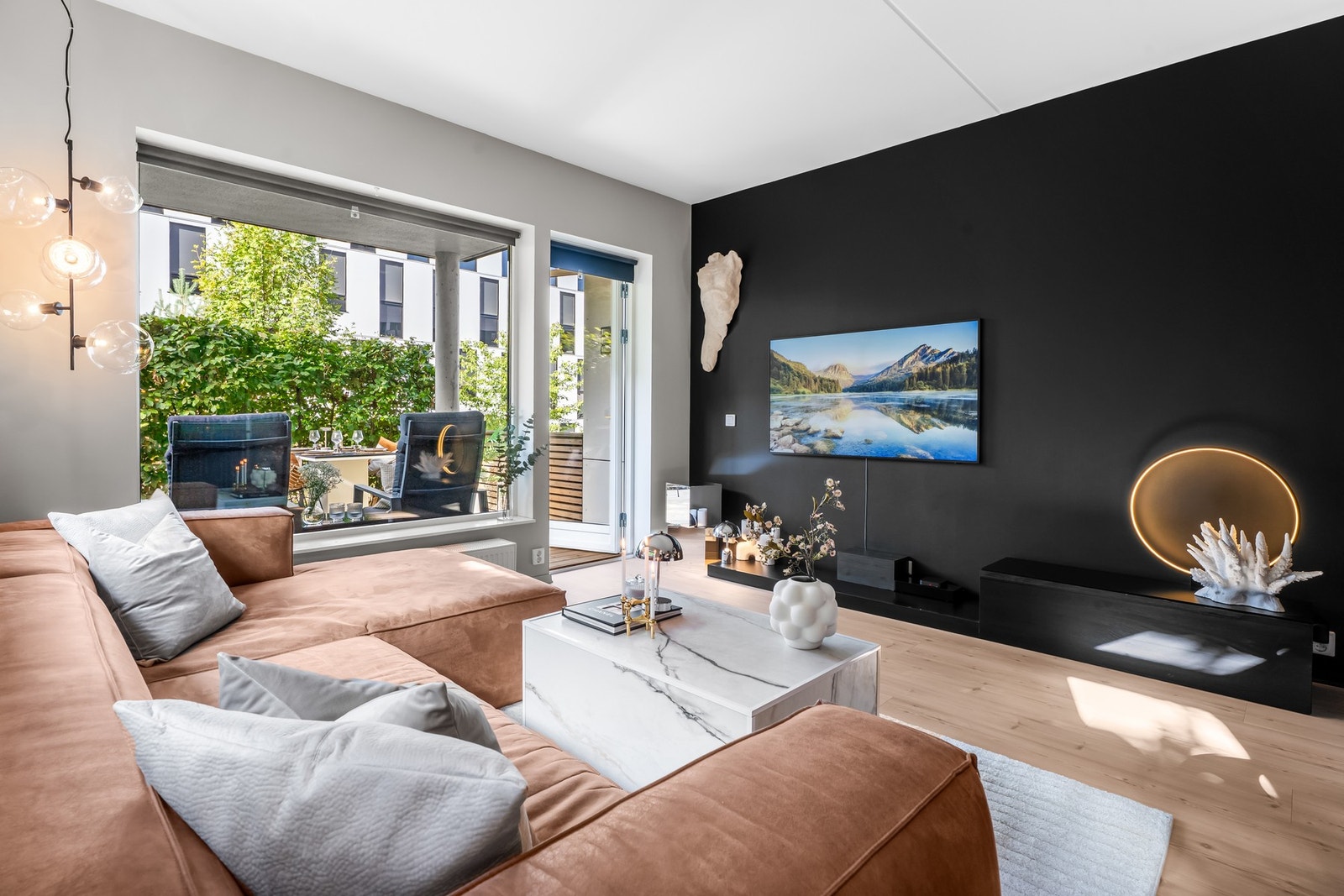 Varmtvann, fyring, tv, internett og garasjeplass er inkl. i husleie per mnd Galleribilde
