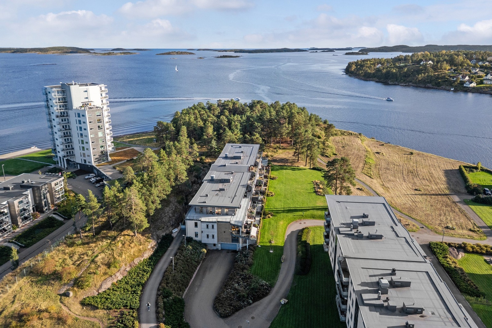 På Jarlsø finner du rekreasjon i alle retninger - fra kyststier og skogholt til badeplasser og strender. Galleribilde
